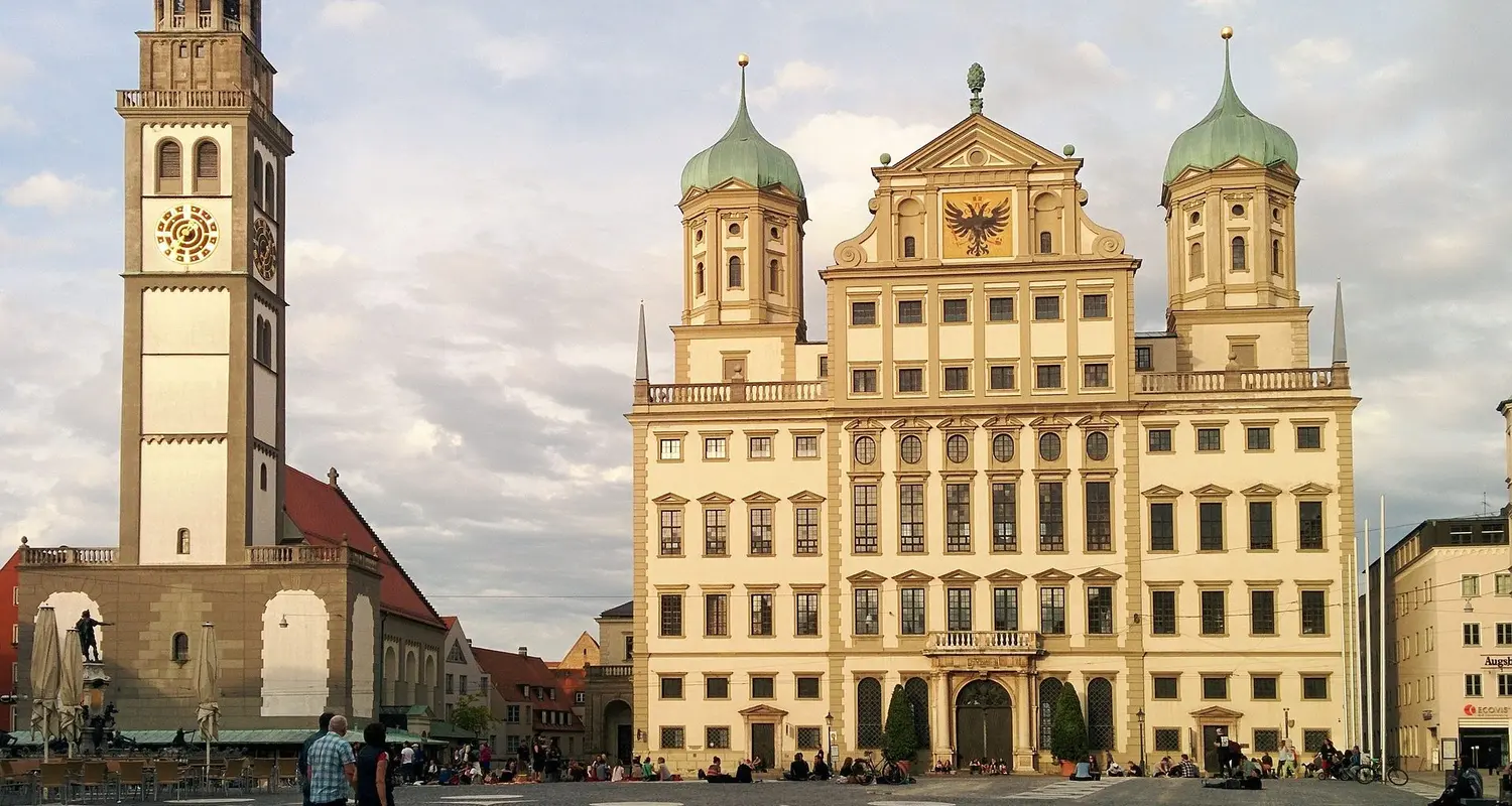 Rathaus und Perlachturm in der Augsburger Innenstadt
